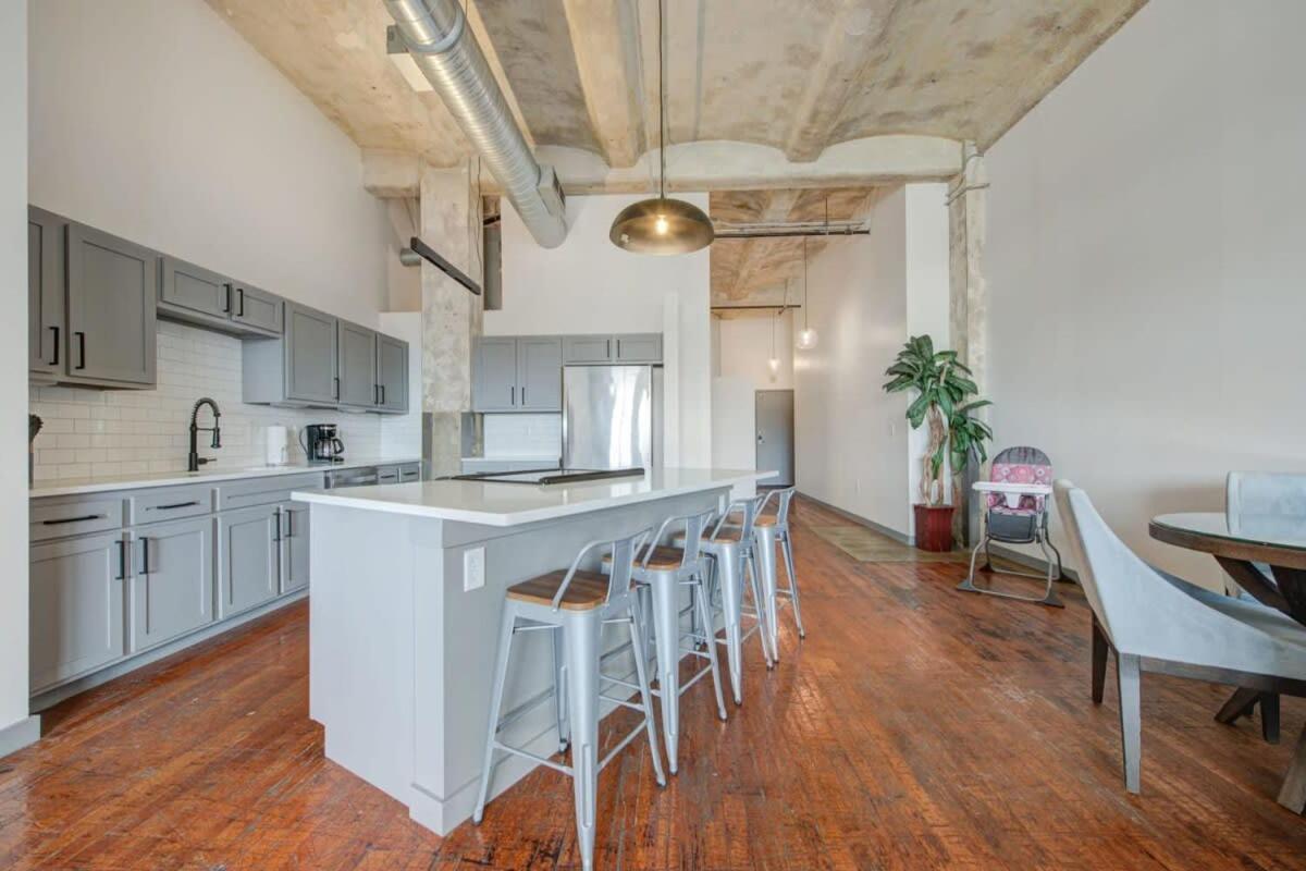 2Br 2Ba Spacious Historic Loft With Gym By Envitae Kansas City Luaran gambar